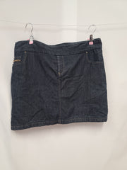Jupe short, 18 ans